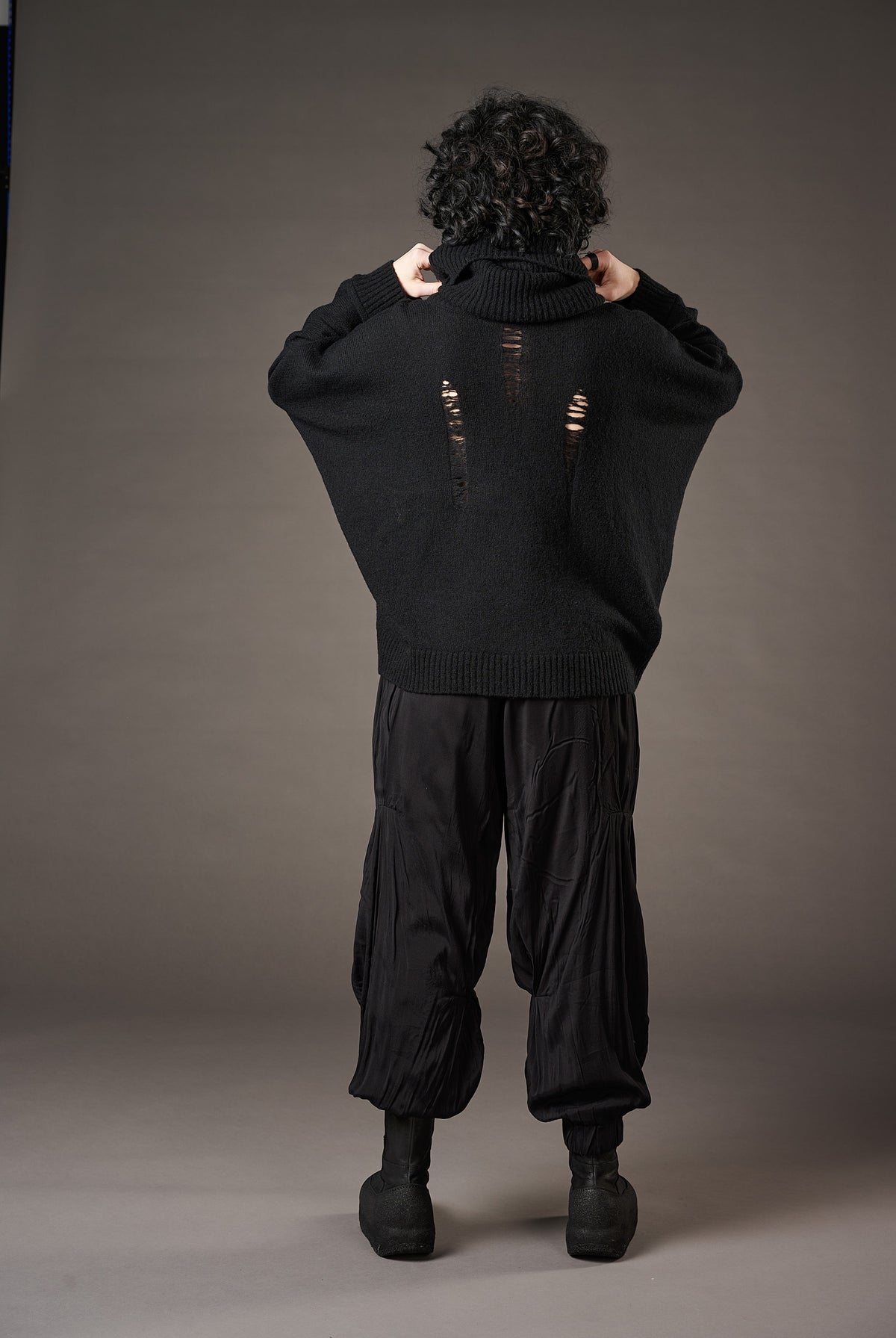 Romak - sweater with snood