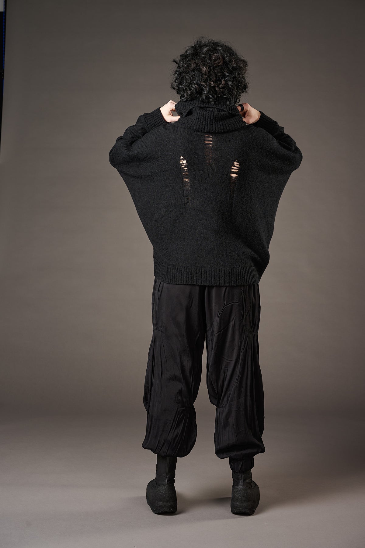 Romak - sweater with snood