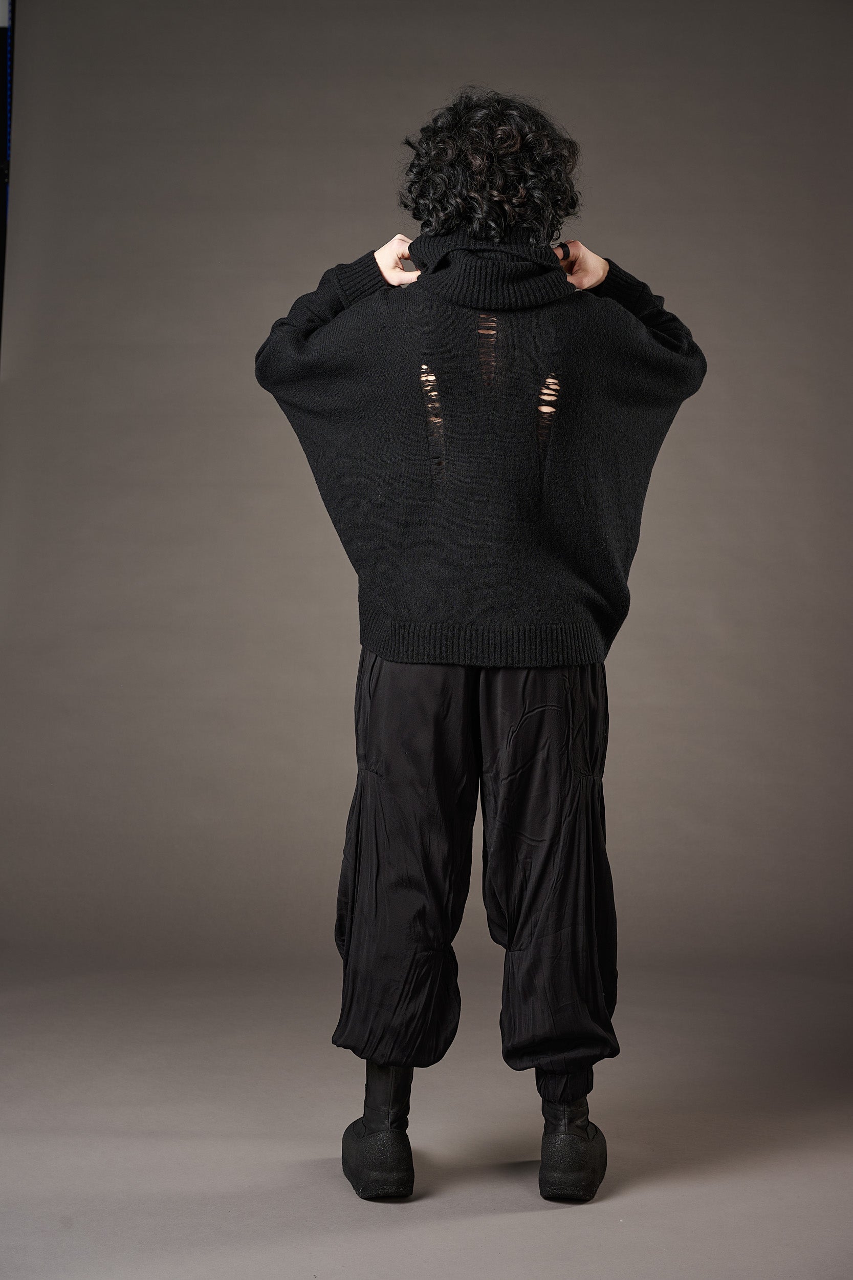 Romak - sweater with snood