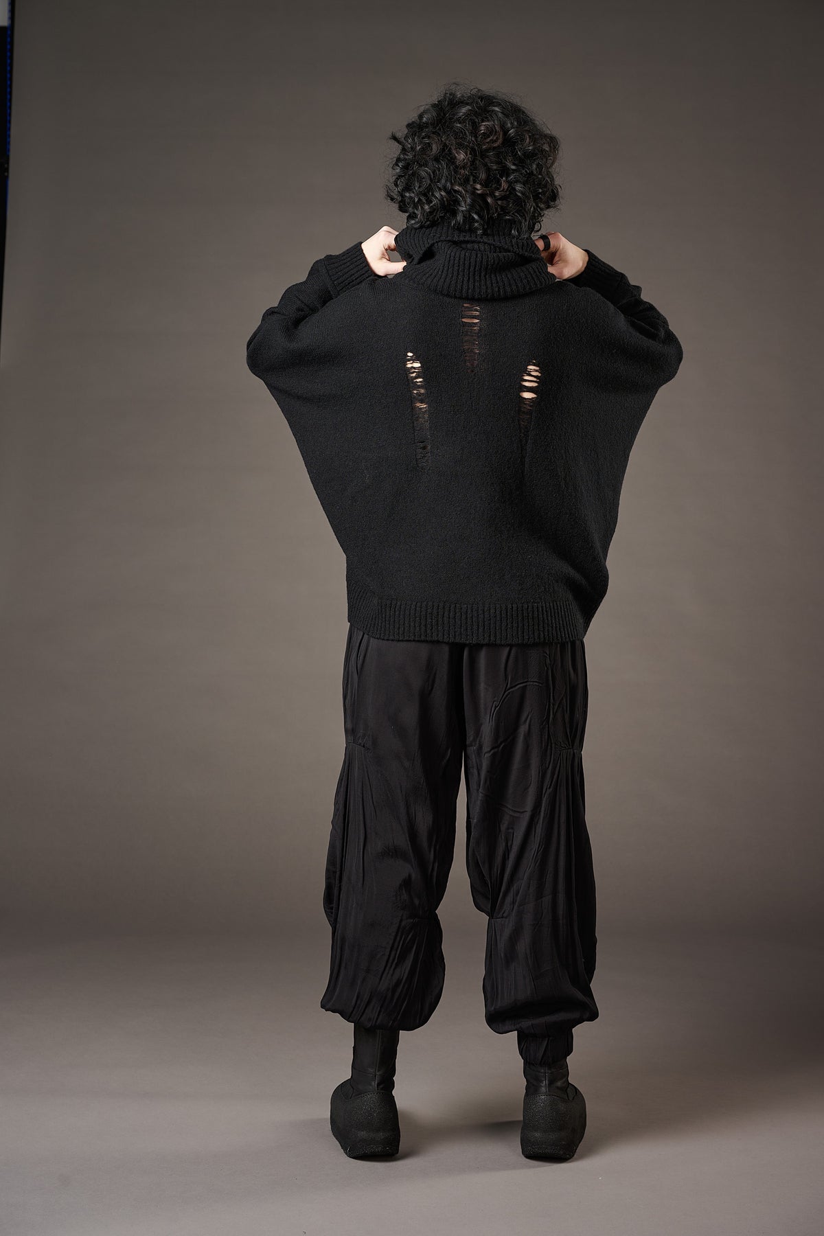 Romak - sweater with snood